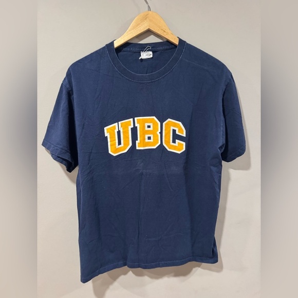 Vintage UBC University of British Columbia T-Shirt - Picture 3 of 8